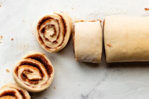 cinnamon roll recipe roll made process